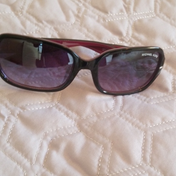 MICHAEL KORS.. sunglases - Picture 2 of 3